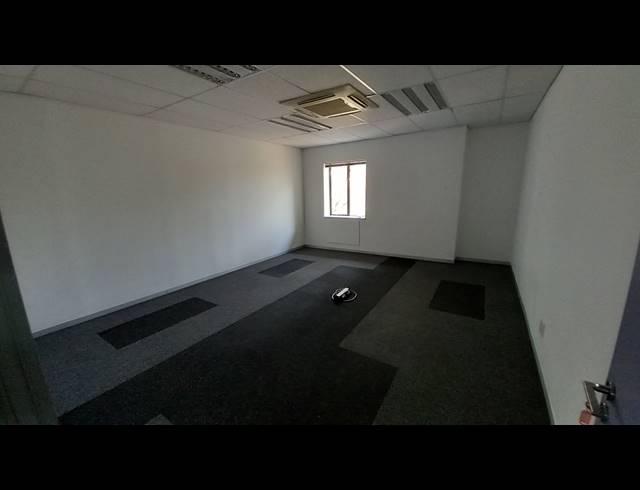 1,403M² OFFICE TO LET IN BRYANSTON